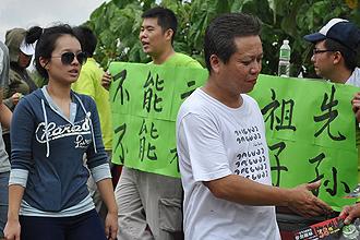 bukit koman ban cyanide awareness campaign during chingming 310313 06