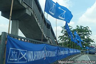 election flag 170413 bn 01