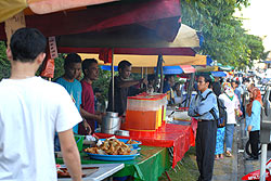 hari raya ramadhan stalls 021006 08