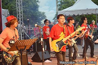 penang dap rally 030513 singer