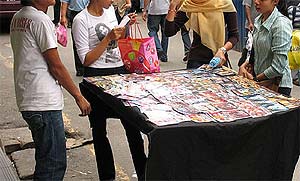 pirated vcd dvd pirate seller peddler vendor 141006
