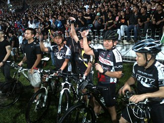 post-ge13 rally in kelana jaya stadium crowd 3 bicycles