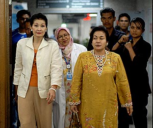 mahathir in ijn day two 101106 anna and rosmah