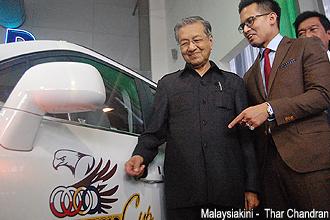 mahathir at naza car launching 080713 01