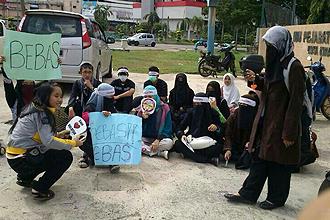 sabah anti ptta protest arrest 200713 outside police station