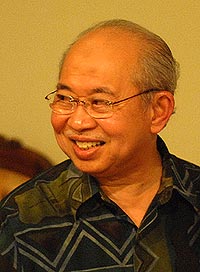ku li tengku razaleigh interview 241106  smile