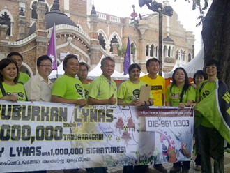 wong tack at himpunan hijau signature campaign in Dataran Merdeka