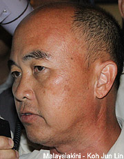 dap and ngo rep arrested at kpg hakka demolition 311013 chong tza yew