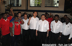 dap and ngo rep arrested at kpg hakka demolition 311013