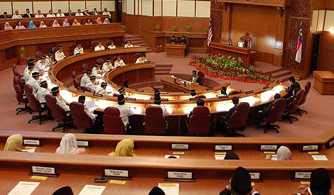Dua ADUN keluar DAP serah surat makluman pada speaker