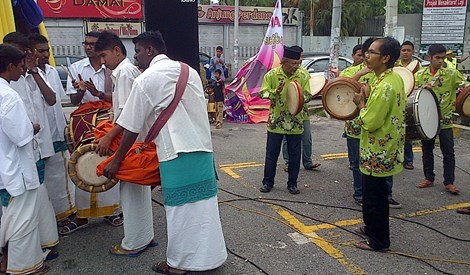 urumee melam and kompang at perkasa deepavali open house