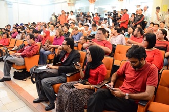 crowd in free the media forum 2
