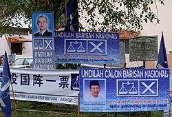 batu talam polling eve 270107 bn posters on curb