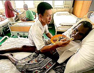aids hiv care centre in malaysia 080207 feeding