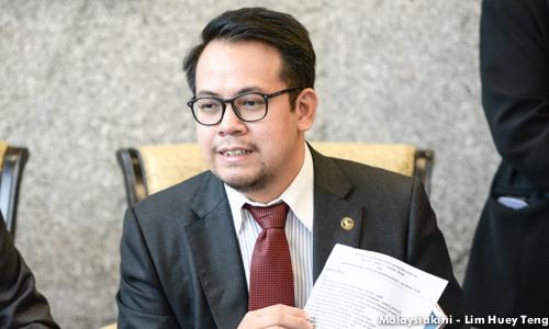 'Probe discrepancies in immigration registration system'