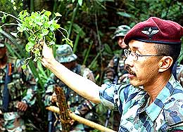 military tentera askar soldier malaysia 260307 survival training