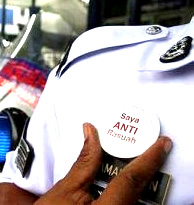 police traffic anti corruption saya anti rasuah badge 300307