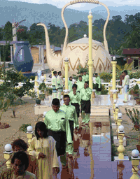 ayah pin inter-faith 260105 aides