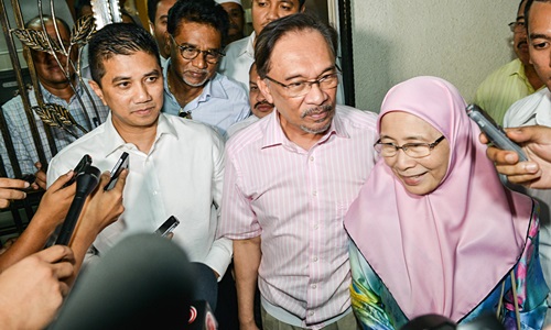 Umno leader: Pro-Azizah faction may sabotage MB