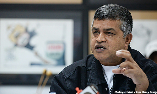 Zunar unveils 'MO1' T-shirt, says it cost RM26, not RM2.6b