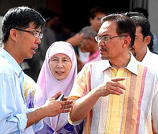 pkr keadilan ijok post election 020507 anwar and tian chua