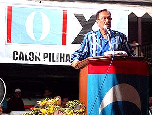 pkr keadilan ijok post election night 020507 anwar podium