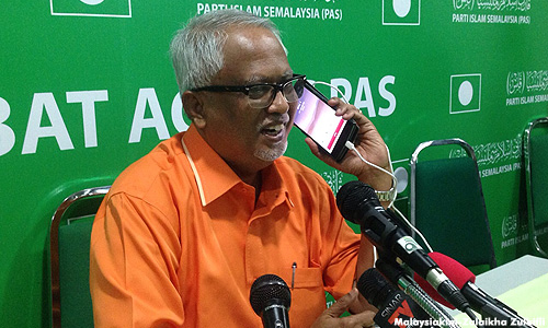Mahfuz pakai baju PAS tapi hati pada AMANAH, kata Umno