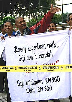 mtuc minimum wage protest 250607 anger