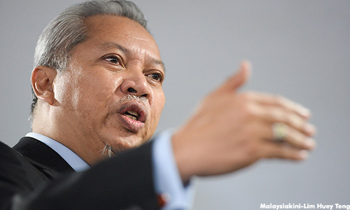 Umno info chief wishes 'good luck' to Najib's detractors