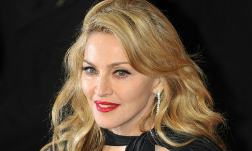 Madonna mabuk, mengarut atas pentas