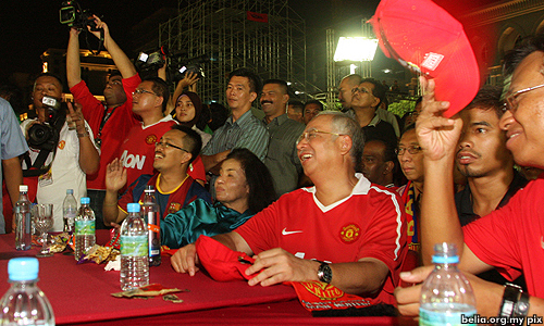 Najib ‘menganjing’ peminat Liverpool lagi