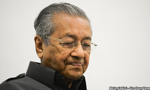 Mahathir apologises for curtailing Agong’s powers