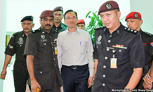 Judge in Anwar's case says prisoners have right to vote
