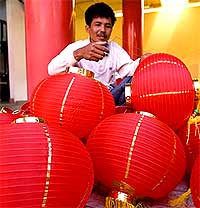 malaysian chinese community people 170807 lantern making
