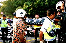 bus accident in bukit gantang 130807 rescue