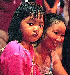 malaysian chinese community people 170807 child with mother
