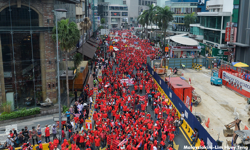Himpunan budak kecil - Ali Tinju, baju merah batal demo balas