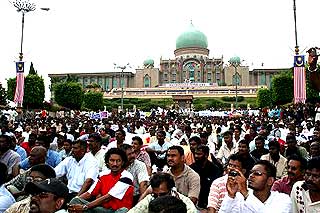 indian rights demonstration in putrajaya 220807 overview