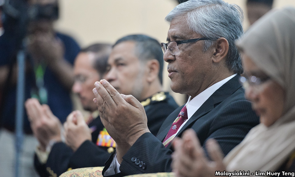 'Change of guard in MACC; speculations on early GE14; vaccination row'