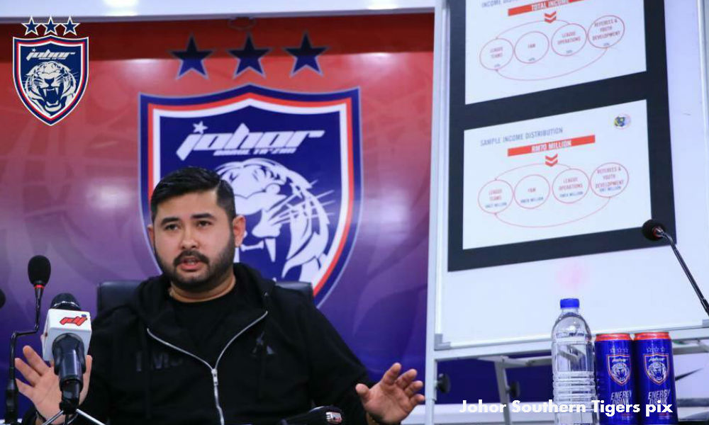 Piala FA milik Bangsa Johor