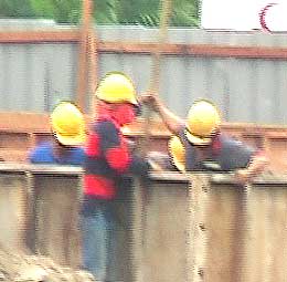 rawang anti high tension tower 300807 construction worker