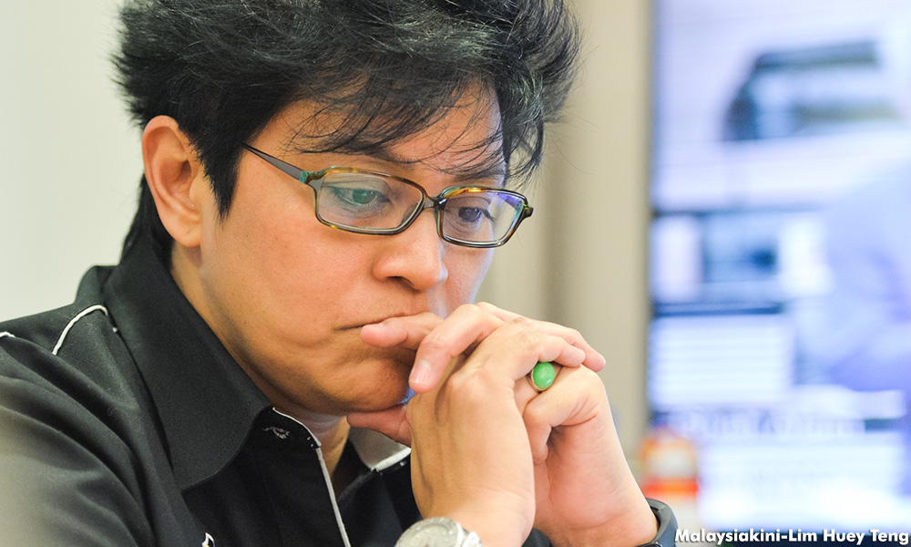 Azalina tegur menteri ponteng parlimen