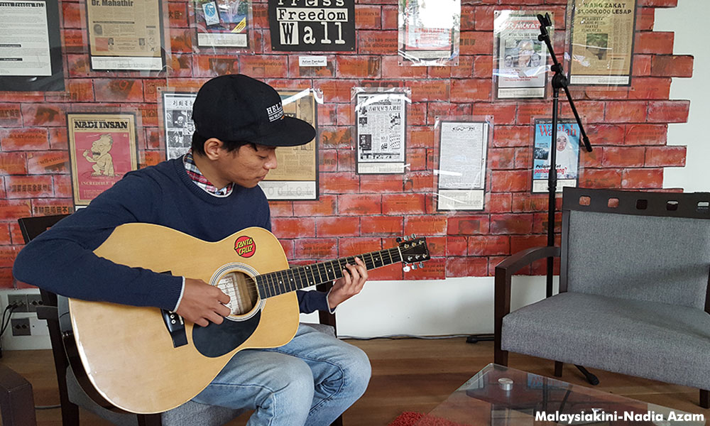 Under spotlight, 2.6 Bintang singer says he's just a musician