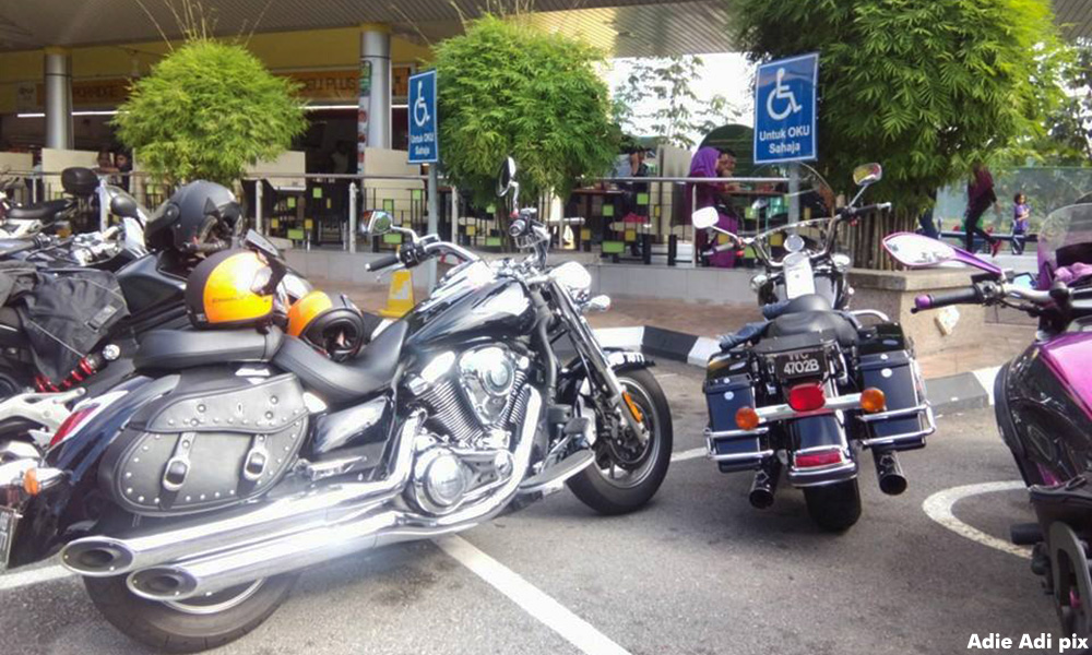 Superbike di parkir OKU buat orang meluat