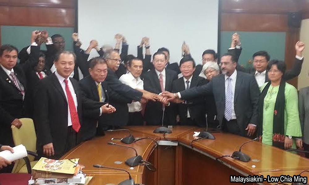 槟议会挫巫统反填海动议郑雨周倒戈后认错及道歉