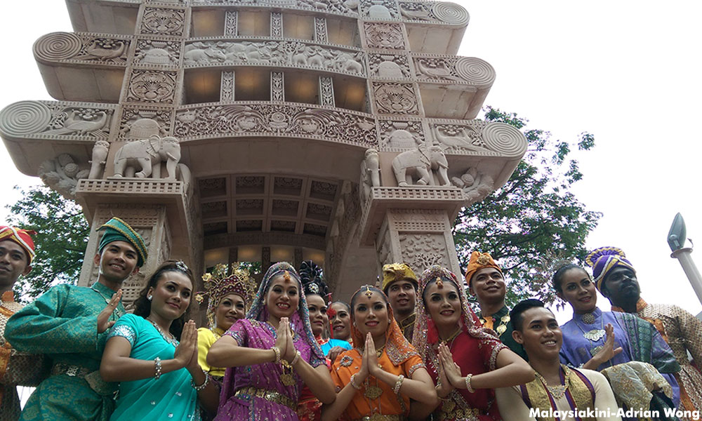 Najib, Modi inaugurate Torana Gate as mark of friendship