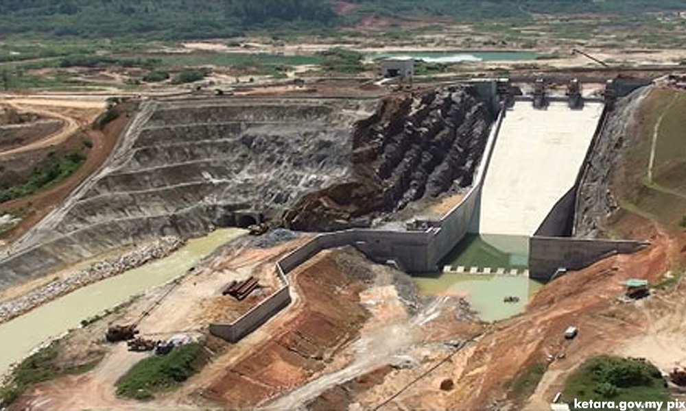 'Careless' officer let off the hook in overpaying dam firm case