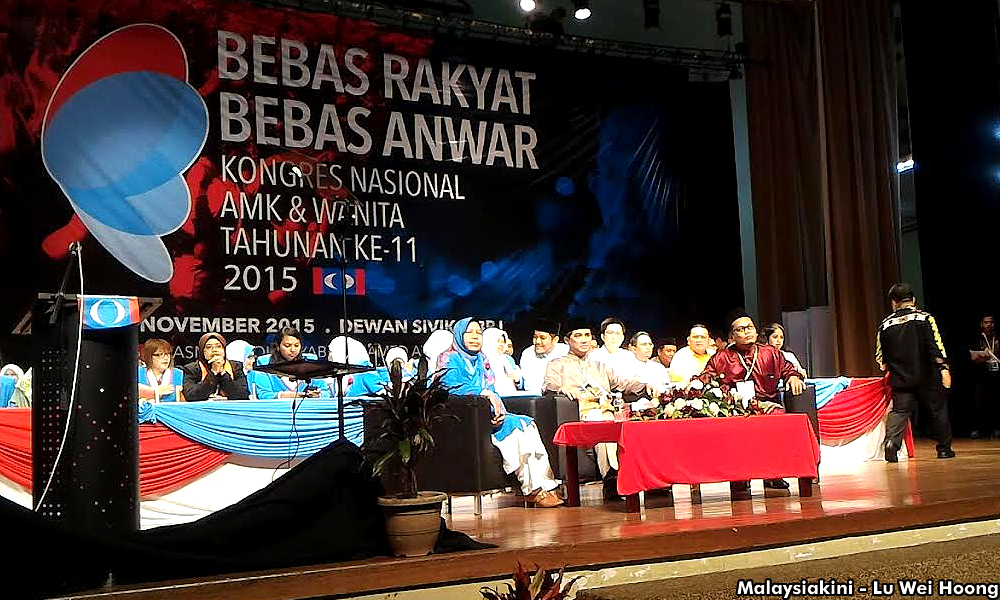 Azmin pledges to work with PAS, as Pakatan leaders watch
