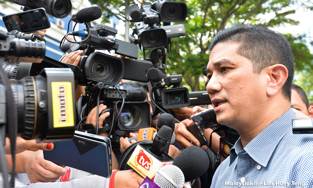 Azmin caught between the devil and the deep blue sea