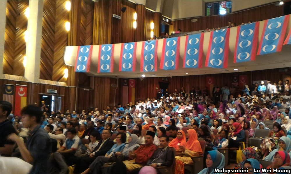 Azmin ikrar kerjasama dengan PAS di hadapan DAP, AMANAH